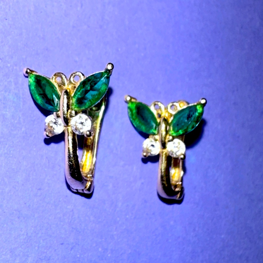 Beautiful green 14K Gold Butterfly earrings.